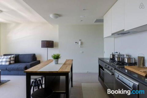 A Cozy CBD Suite With Spectacular City Views - Southport Accommodation 0