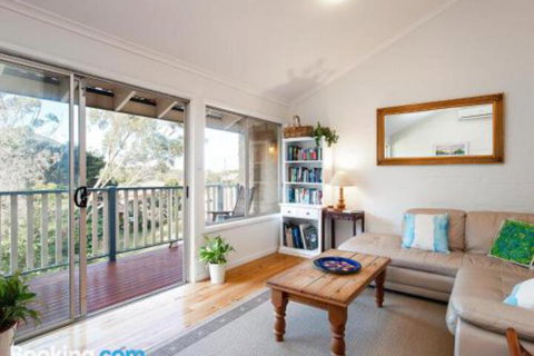 Gymea Retreat 56 Ullora Close Tri Level Home With WIFI & Aircon - Accommodation Southport 2