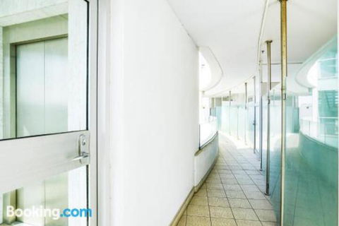 Bayline Beachfront Apartment No 4 - Southport Accommodation 1