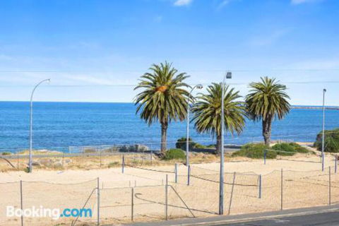 Bayline Beachfront Apartment No 4 - Southport Accommodation 2