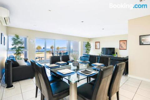Bayline Beachfront Apartment No 4 - Southport Accommodation 4