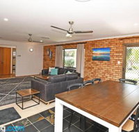 Urangan Harbour Bungalow - Southport Accommodation