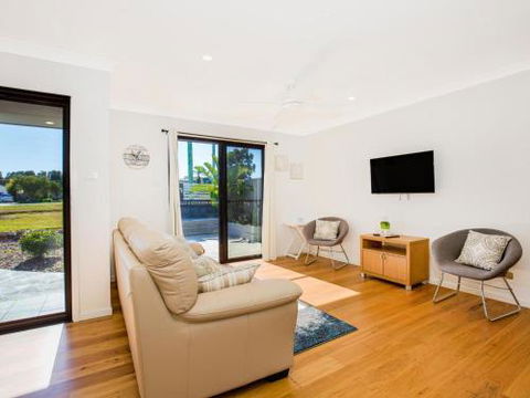VIlla Zelma Culburra Beach - Southport Accommodation 6
