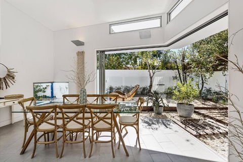 Ultimate Light & Space Noosa Heads - Southport Accommodation 2