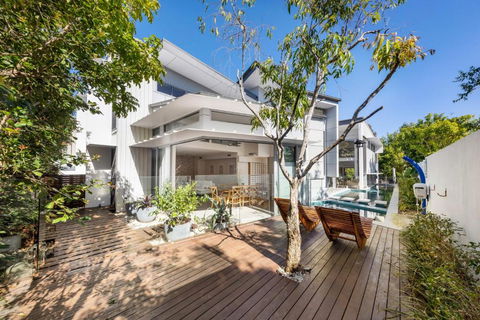 Ultimate Light & Space Noosa Heads - Southport Accommodation 5
