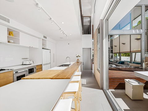 Ultimate Light & Space Noosa Heads - Southport Accommodation 6