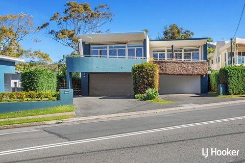 Amazing Sunrises From Your Balcony - Accommodation Southport 2