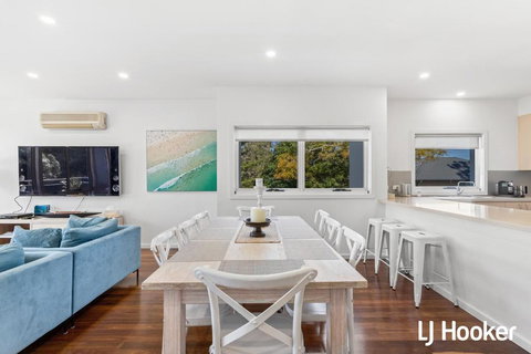 Amazing Sunrises From Your Balcony - Accommodation Southport 5