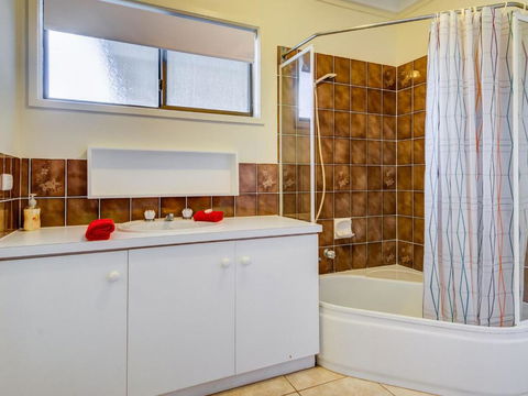 Cuttriss By The Beach - Southport Accommodation 4