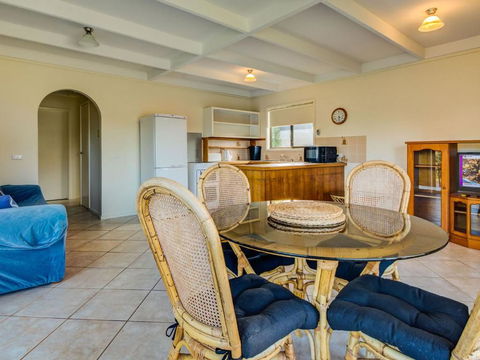 Cuttriss By The Beach - Southport Accommodation 5