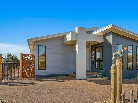 Mabuhay - Southport Accommodation 4