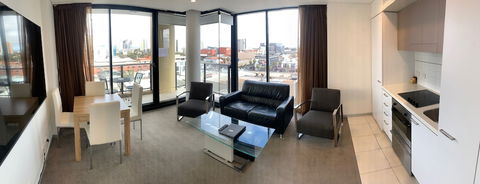 RNR North Terrace - Southport Accommodation 6