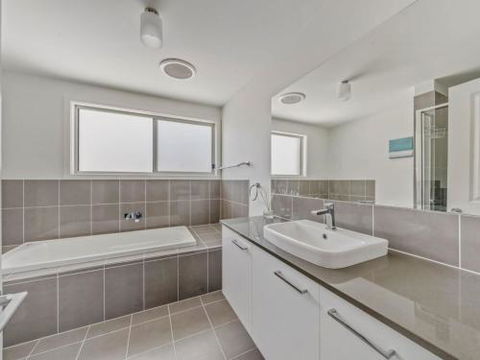 SEA MIST Gerringong 4pm Check Out Sundays - Southport Accommodation 5