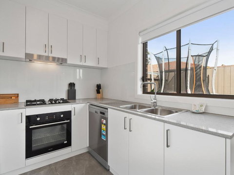 Rosebud Beachside Gem - Accommodation Southport 3