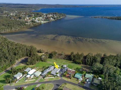 VINCES LANDING OLD EROWAL BAY 4pm Check Out Sundays - Southport Accommodation 0