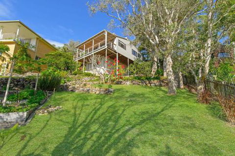 Valparaiso 23 Dulconghi Street - Southport Accommodation 5