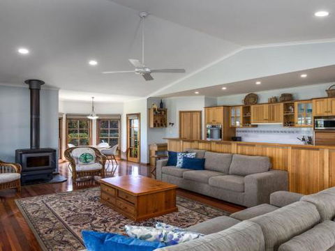 GULL HOUSE Kiama 4pm Check Out Sundays - Southport Accommodation 3