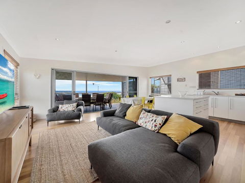 Drift Beach House - Southport Accommodation 1