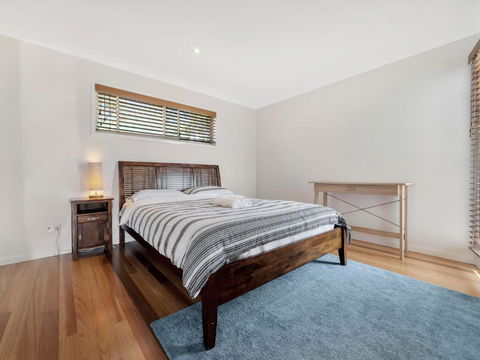 Drift Beach House - Southport Accommodation 4