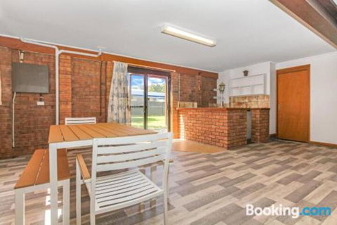 Stingray Shores Your Riverside Escape - Accommodation Southport 4