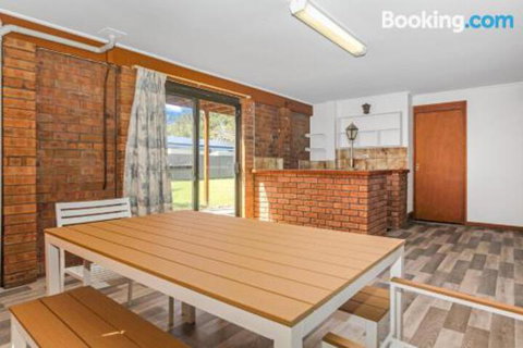 Stingray Shores Your Riverside Escape - Accommodation Southport 5