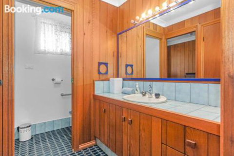 Stingray Shores Your Riverside Escape - Accommodation Southport 6