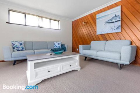 Stingray Shores Your Riverside Escape - Accommodation Southport 2