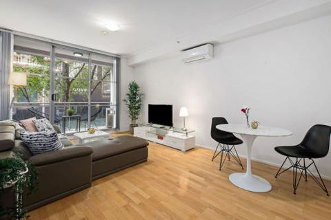 A Bright & Stylish Studio Next To Darling Harbour - Southport Accommodation 4