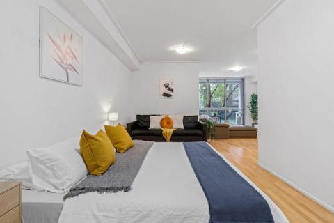 A Bright & Stylish Studio Next To Darling Harbour - Southport Accommodation 1