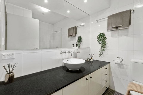 A Cozy & Modern Studio Next To Darling Harbour - Southport Accommodation 5