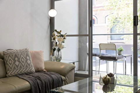 A Cozy & Modern Studio Next To Darling Harbour - Southport Accommodation 3