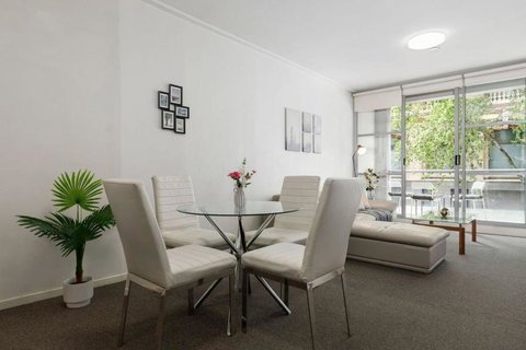 A Cozy & Modern Studio Next To Darling Harbour - Southport Accommodation 2