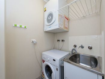 Grevillia Bay Parklands Unit 49 / 2 Gowrie Avenue - Accommodation Southport 6