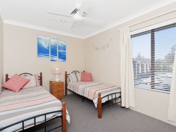 Grevillia Bay Parklands Unit 49 / 2 Gowrie Avenue - Accommodation Southport 3