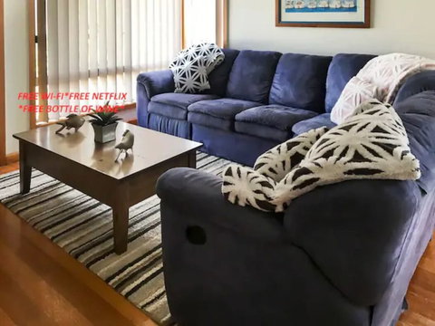 Rye Sleeps 10, Great Weekender - Accommodation Southport 5