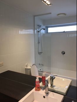 V Apartment - Southport Accommodation 4