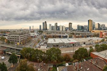 Stunning Harbour & City View Loft - Accommodation Southport 3