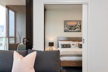 Stunning Harbour & City View Loft - Accommodation Southport 6