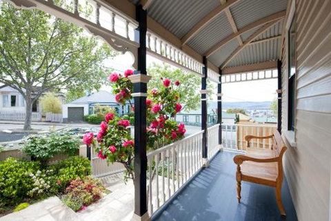 Library House - Accommodation Southport 6