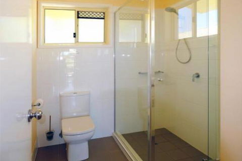 At Cylinder Unit 3 - Accommodation Southport 4