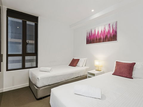 CHARLOTTE Manhatten Building Near Spencer St. & Southern Cross Station - Southport Accommodation 0