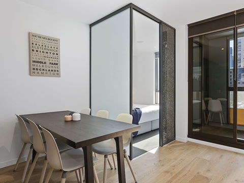 CHARLOTTE Manhatten Building Near Spencer St. & Southern Cross Station - Southport Accommodation 4