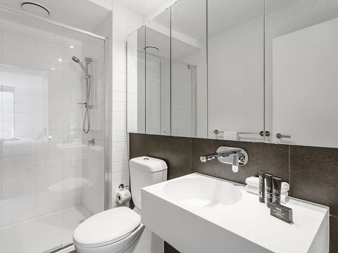 CHARLOTTE Manhatten Building Near Spencer St. & Southern Cross Station - Southport Accommodation 2