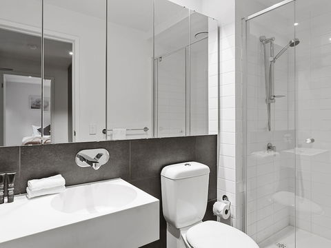 CHARLOTTE Manhatten Building Near Spencer St. & Southern Cross Station - Southport Accommodation 3