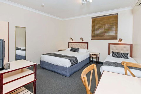 Econo Lodge Savannah Park Tamworth - Accommodation Southport 3
