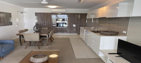 Airtrip Apartments On Carlyle St. Mackay - Southport Accommodation 3