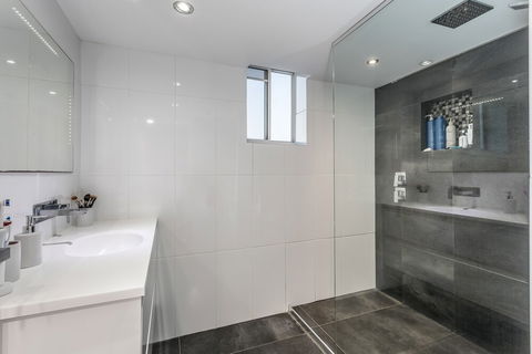 Penthouse On Suttons - Southport Accommodation 4