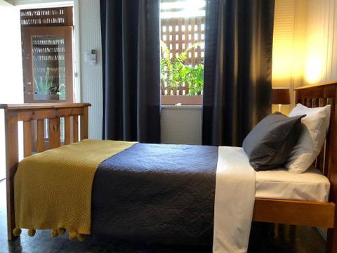 Five 3 Five - The Beachside Barracks - Accommodation Southport 3