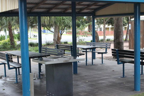 Five 3 Five - The Beachside Barracks - Accommodation Southport 2