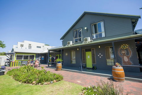 Dunsborough Beachouse YHA Backpackers - Accommodation Southport 0